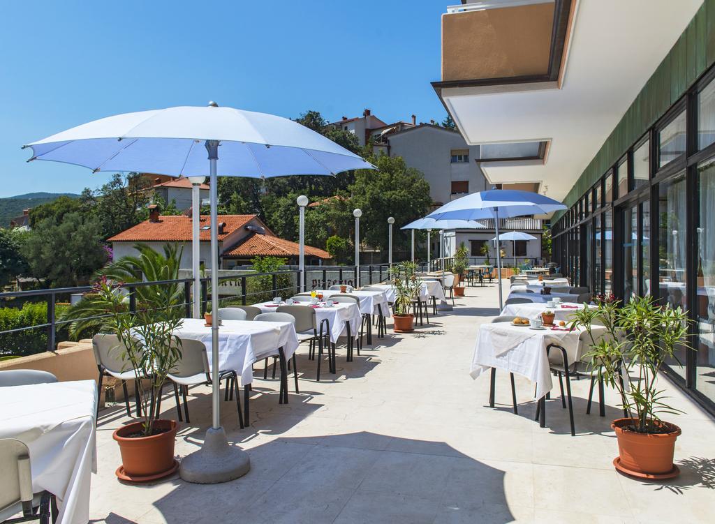 Hotel Amfora Рабац Екстериор снимка