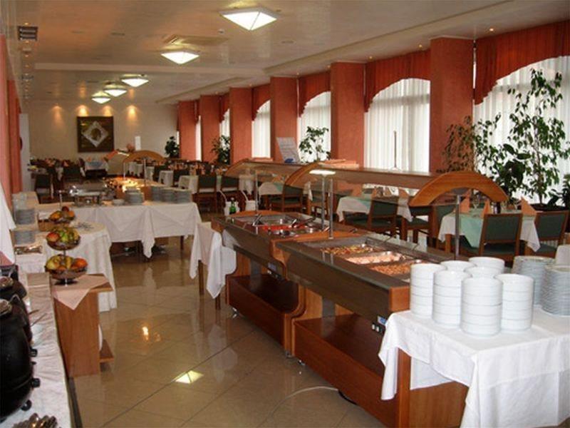 Hotel Amfora Рабац Екстериор снимка