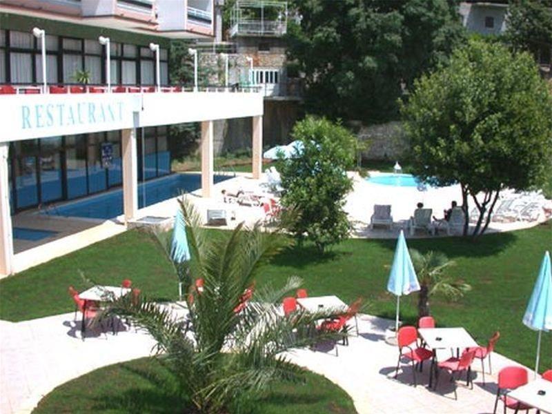 Hotel Amfora Рабац Екстериор снимка