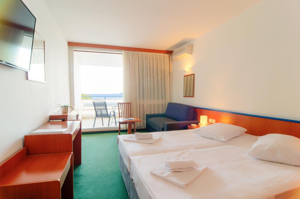 Hotel Amfora Рабац Екстериор снимка