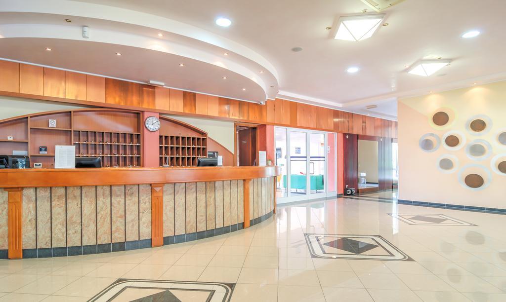 Hotel Amfora Рабац Екстериор снимка