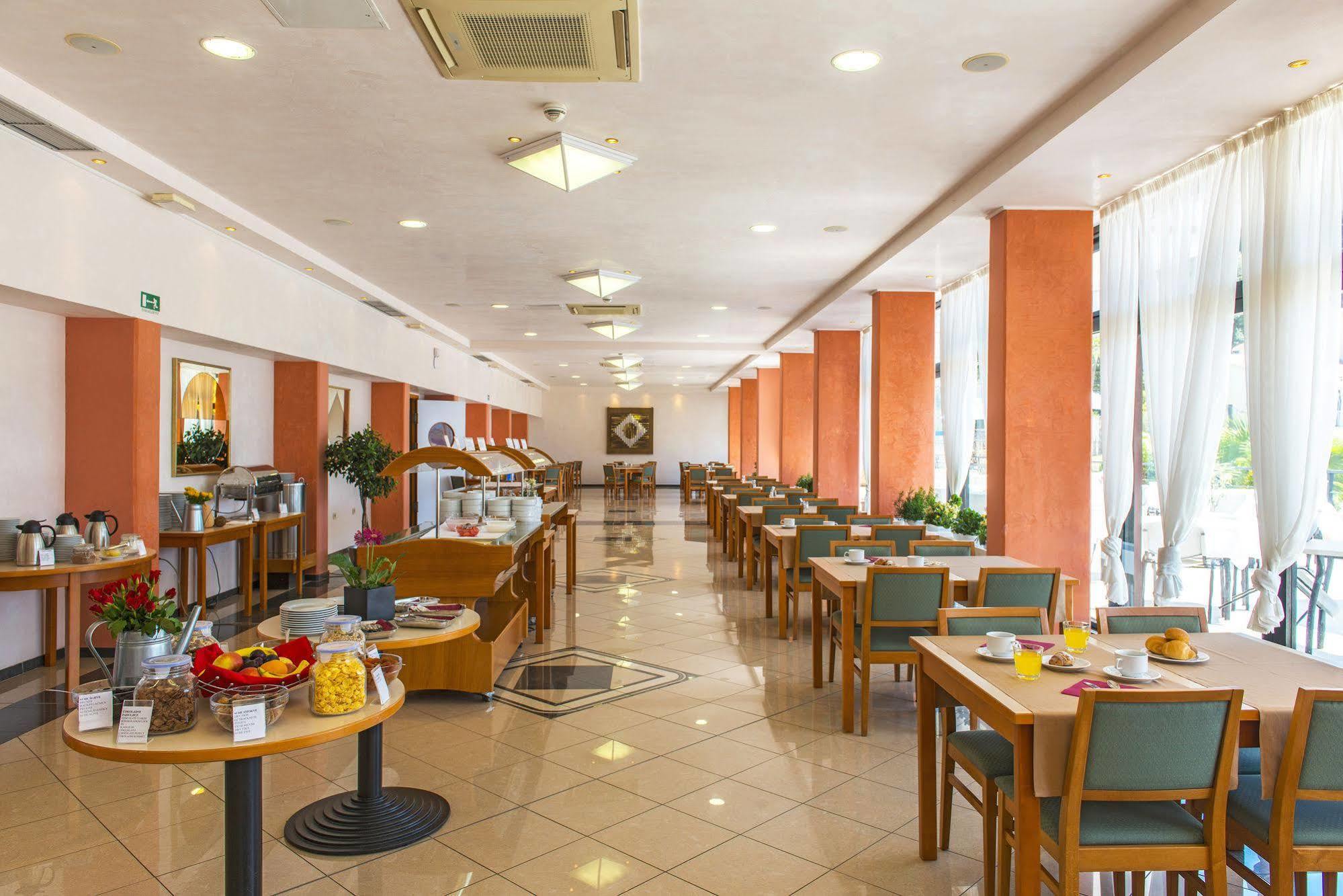 Hotel Amfora Рабац Екстериор снимка