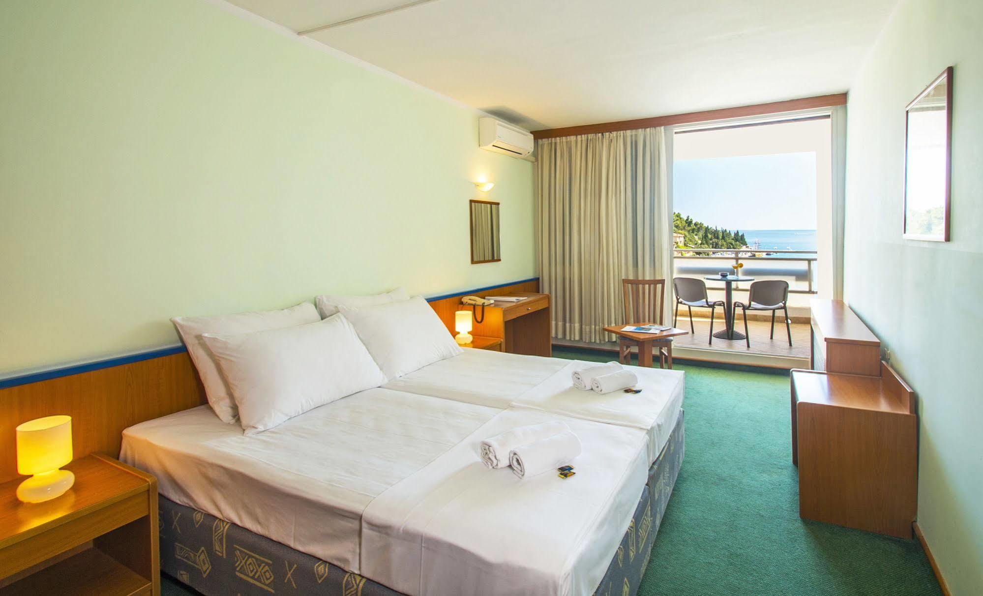 Hotel Amfora Рабац Екстериор снимка